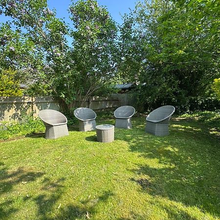 Surbiton Home With Free Parkings, Surbiton, Kingston Upon Thames, Surrey, Greater London Uk מראה חיצוני תמונה