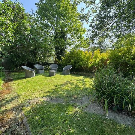 Surbiton Home With Free Parkings, Surbiton, Kingston Upon Thames, Surrey, Greater London Uk מראה חיצוני תמונה