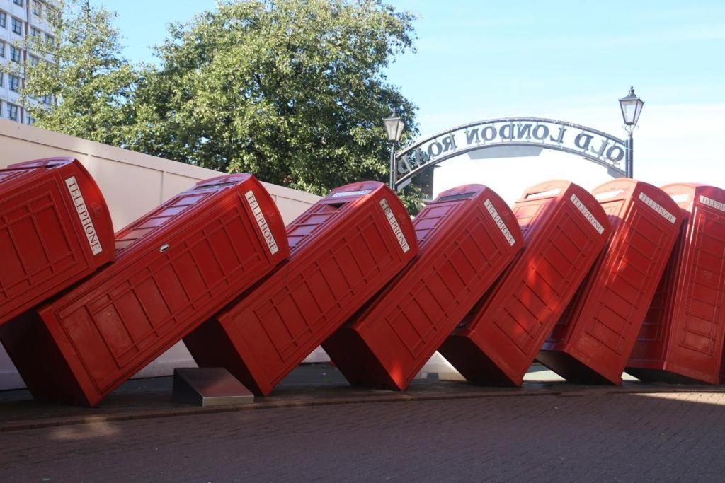 Surbiton Home With Free Parkings, Surbiton, Kingston Upon Thames, Surrey, Greater London Uk מראה חיצוני תמונה