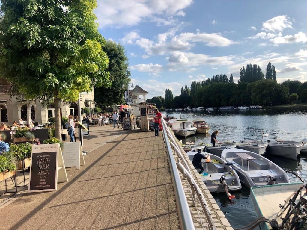Surbiton Home With Free Parkings, Surbiton, Kingston Upon Thames, Surrey, Greater London Uk מראה חיצוני תמונה