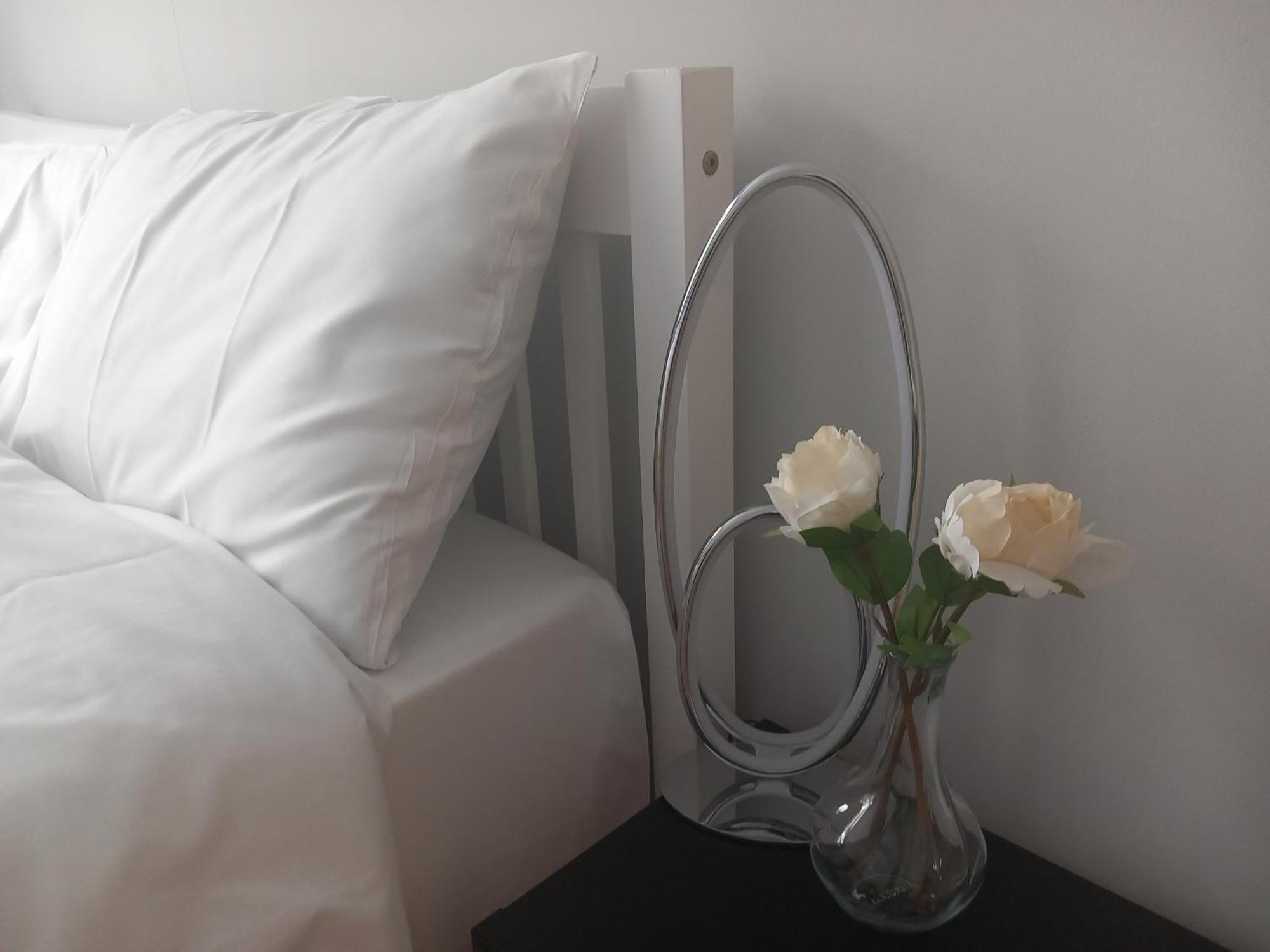 Surbiton Home With Free Parkings, Surbiton, Kingston Upon Thames, Surrey, Greater London Uk מראה חיצוני תמונה